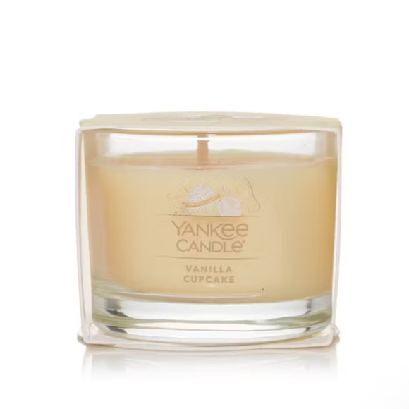 NWT Yankee Candle Vanilla Cupcake Mini Scented Candle - Picture 3 of 9
